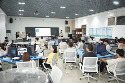 西安工商學院成功舉辦“AI創作工坊 AI探索與實踐”開發者沙龍