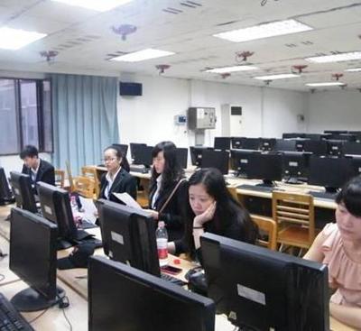 誠業教育加盟投資解析 費用構成、科技優勢與市場前景