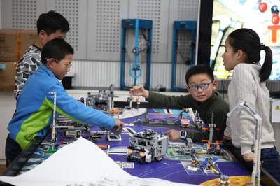 少年強(qiáng)則科技興 低碳科技館榮膺全國青少年科技教育工作五星表彰